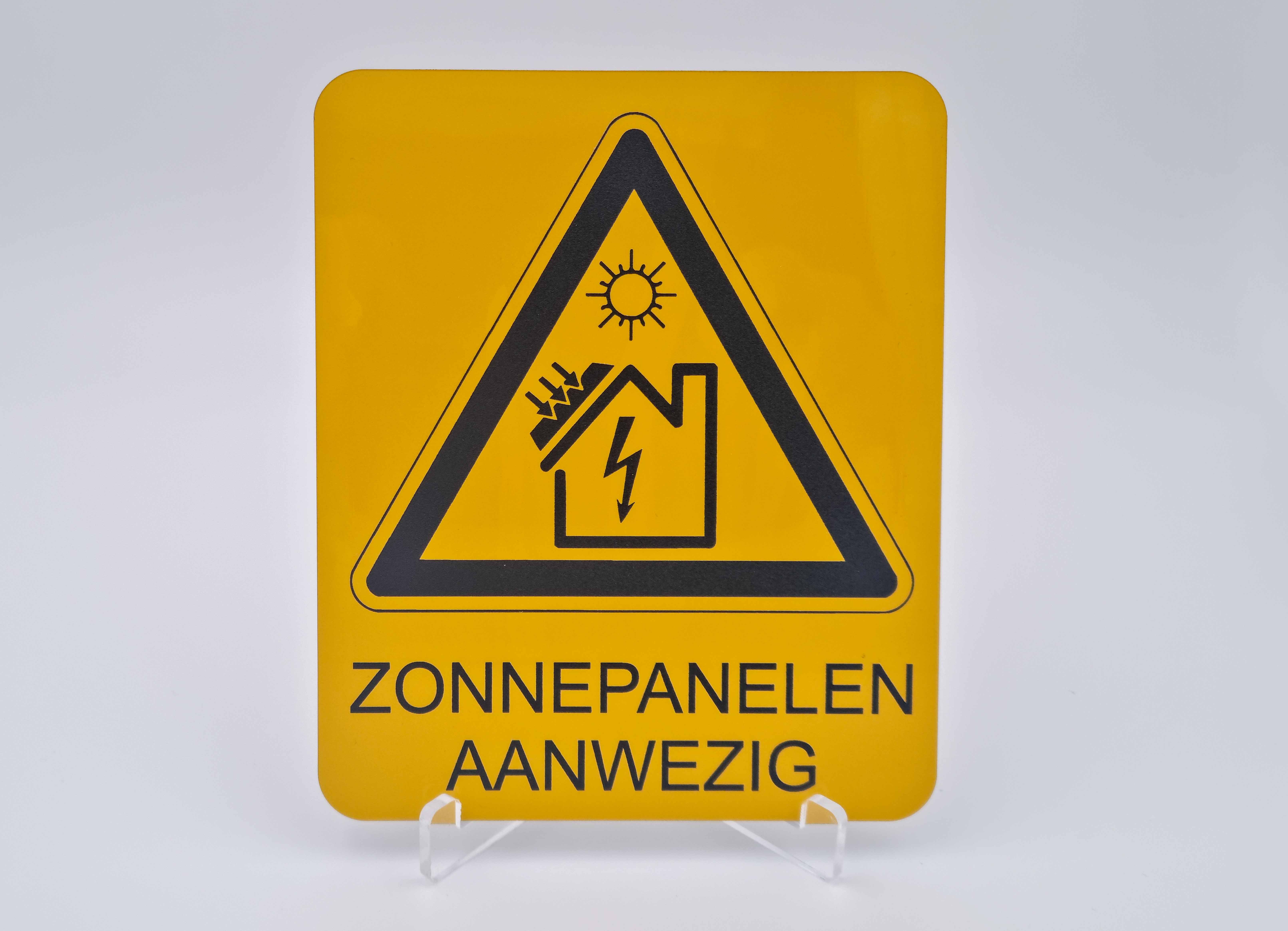 Waarschuwingsbord Zonnepanelen Aanwezig, gelasergegraveerd op geel ABS laminaat